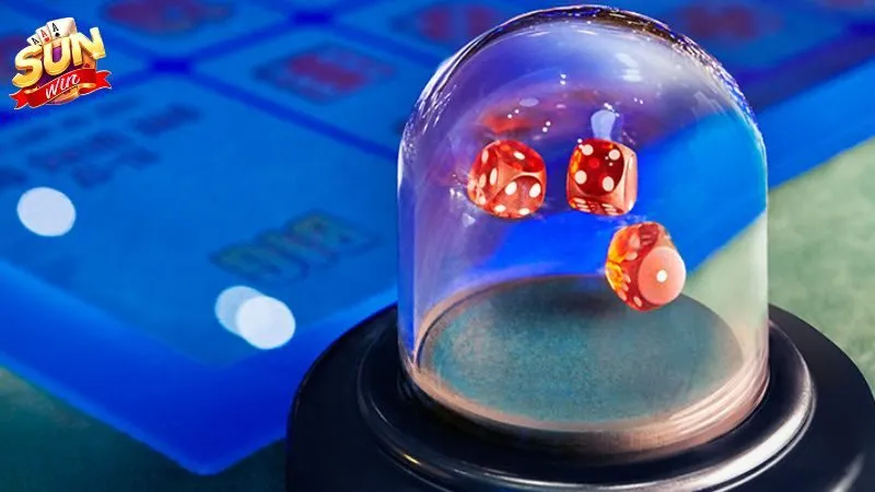 Sicbo được chơi với 3 con xúc xắc có 6 mặt Sicbo được chơi với 3 con xúc xắc có 6 mặt